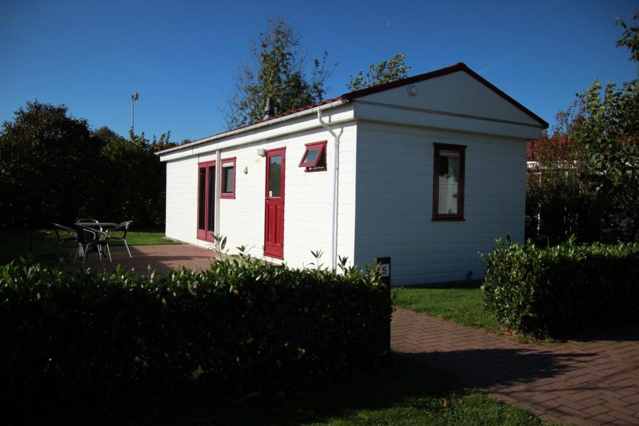 Hofgalow Chalet Op Camping "De Stal" Drijber Bagian luar foto